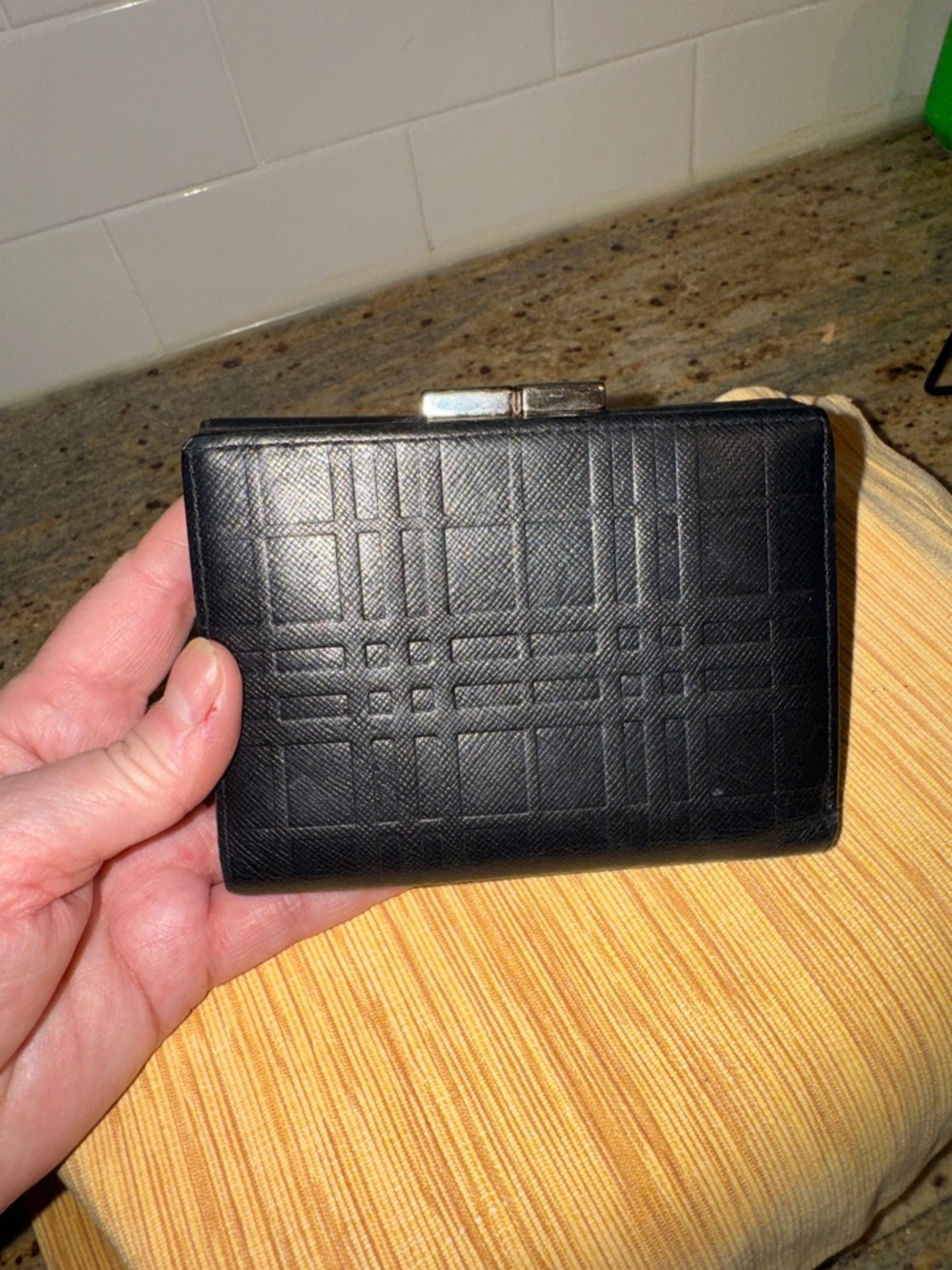 Burberry Black Embossed Leather Bi-Fold Womens Kisslock Wallet - Picture 14 of 16